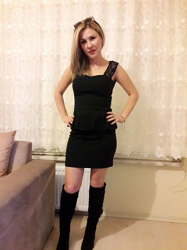 Seksi Hakiki Fotoğraflı Ayda